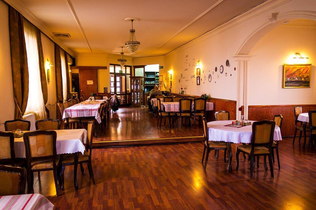 Ugostiteljski Objekat Karibo Hotell Sombor Eksteriør bilde